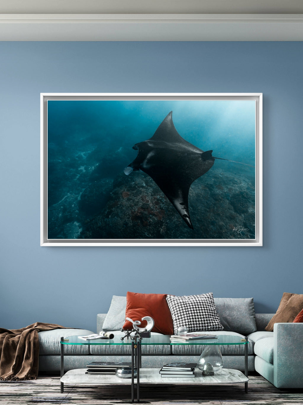 Cruising Manta – Underwater Fine Art Photography Print